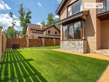 Продаж 2 поверхового будинку з гаражем і ділянкою на 10.24 сотки, 250 кв. м, 1 кімната, на вул. Соснова • ID 34679597