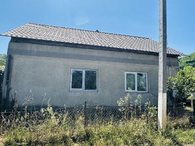 Продаж Будинку у с. Крива: потенціал для власного дизайну в 5 км від Хуста
