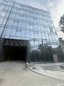 Продаж сучасної окремо розташованої будівлі (4000 м²) з терасою в діловому центрі Києва, Печерський р-н