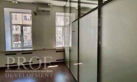 Продаж фасадного приміщення з окремим входом (417 м2)