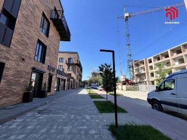 Продаж фасадного приміщення