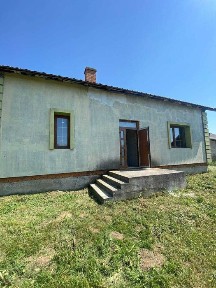Продається будинок всього 15 хв від Івано-Франківська з частковим ремонтом