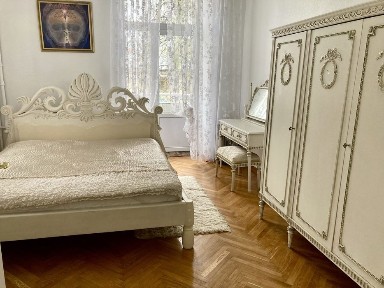Центр Лютеранская Власник