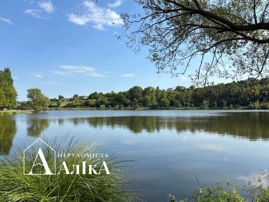 Продам просторий будинок неподалік міста!
