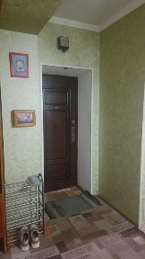Продається 3-х кімнатна кв. в районі автовокзала, 4/5 поверх, в будинку біля гаражів, також до квартири додається гараж, є невеличка земельна ділянка