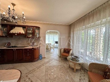 Продаж / Будинок / 359 м2 / Хлепча / вул. Верхній Вал