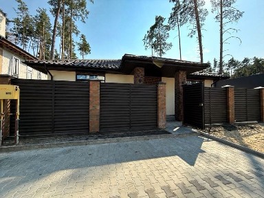 Одноповерховий будинок у Лісовій Бучі серед сосен, 4.7 сотки, газ, з керамоблоку