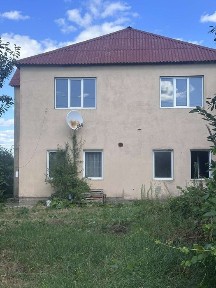 В мальовничому селі Безпятне продам терміново будинок для великої родини.