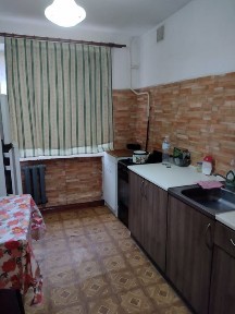 Продается четырех комнатная квартира на первом этаже 77 м кв.