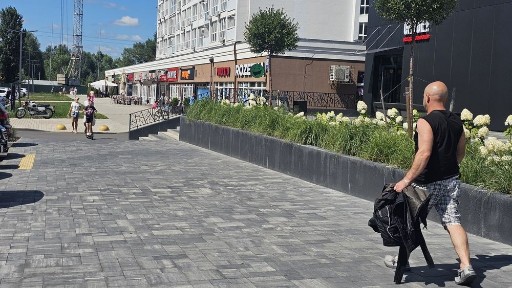 Масани, Незалежності, 25 магазин 110 м. кв, неподалік Сільпо, постійний трафік.