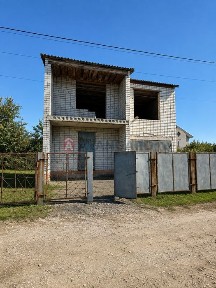 Продам дачний будинок з газом.