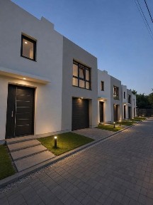 Продаж котеджу 75 м² у Львові | Власне подвір'я та накриття для авто