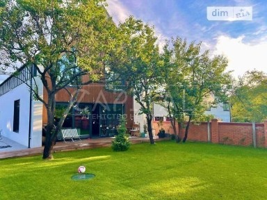 Продаж 2 поверхового будинку з ділянкою на 6 соток, 185 кв. м, 3 кімнати, на вул. Центральна • ID 34687673