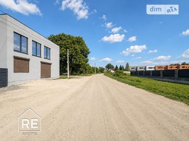 Фасадне комерційне приміщення 104 м² - КМ «Сметана», Бірки