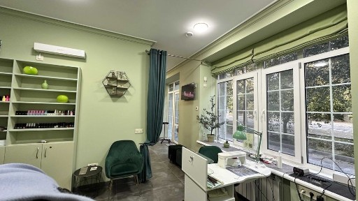 Продажа фасадного помещения 70 м² под салон или офис / Французский бульвар