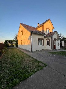Продається затишне та дуже продумане господарство в місті Сторожинець