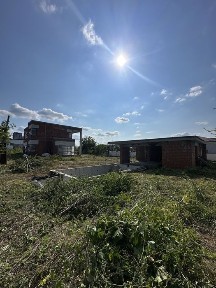 Продам двоповерховий будинок на проспекті Науки, 65. Площа будинку - 225 м² + окрема будівля 80 м² зі SPA-зоною та басейном.