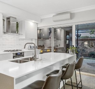 Дом премиального класса в закрытом коттеджном комплексе. Старт-220000$. Торг