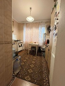 Продам 2 кім. кв. вул. Н.Ужвій 4А.