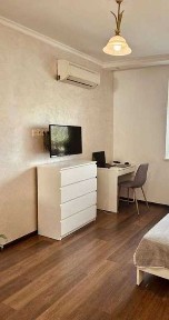 •• Світла 1-кімнатна квартира 42 м2 у ЖК 