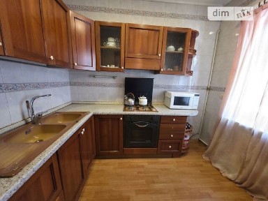 Продаж 2 поверхового будинку з меблями і ділянкою на 4.5 сотки, 177 кв. м, 5 кімнат, на вул. Травнева • ID 34690268