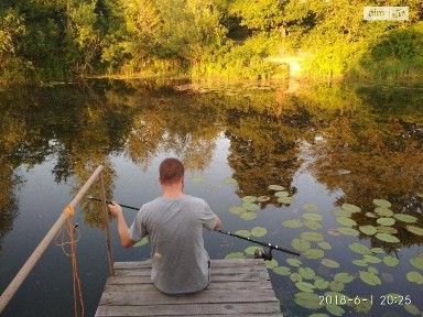 Затишна дача з власним виходом до озера та пірсом, 20 км від Ужгорода