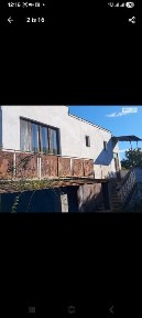 Продам 2 кім з цегли поряд з центром