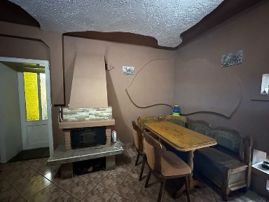 Продається будинок в гірській місцевості прям біля кордону.