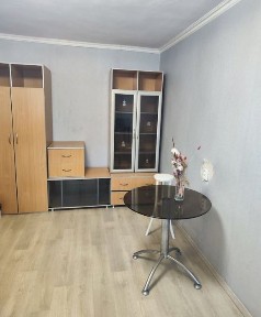 Продаю 1 к/кв ул. Космонавтов ( Рассвет) 4/5,32/17/6,балкон, колонка, 16500$