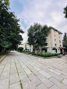 ЦЕНТР 60м2 Здам Кутове ФАСАДНЕ приміщення з Панорамними вікнами та Активним Трафіком