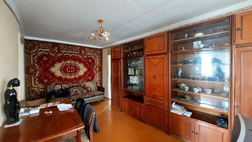 Продам 3-кімнатну квартиру. Вул. 8-Березня, 18.