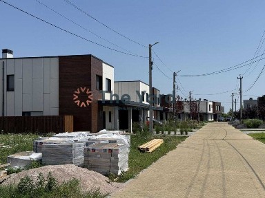 Продаж будинку в КМ 