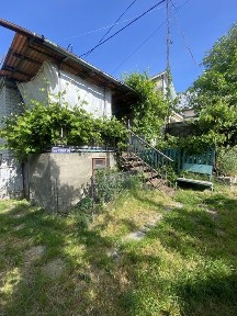 Продаж частини будинку з виходом до річки
