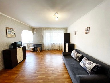 Продаж 1-кімнатної квартири 30.5 м², Курортна вул.