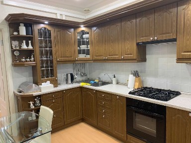 Продам двокімнатну в центрі поруч парк