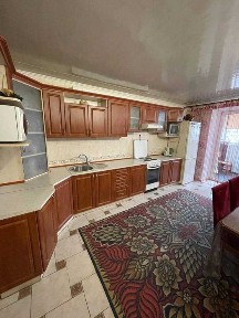 Продаж 3-кімнатної квартири з капітальним ремонтом на вул. Робоча, 152