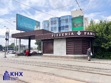 Фасадне приміщення на зупинці трамваю біля ТЦ Панорама