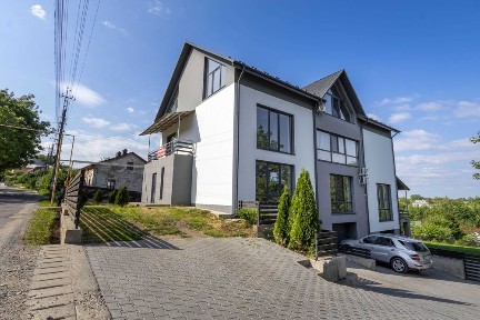 Продаж сучасного 4-кімнатного будинку з міськими комунікаціями вул. Чортківська