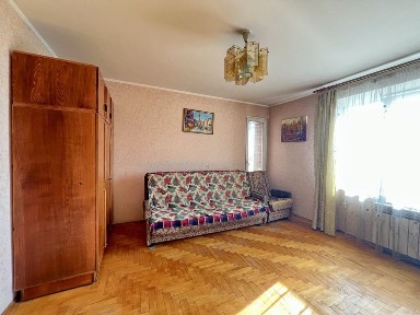 Продаж 2кім. квартири по просп. Злуки