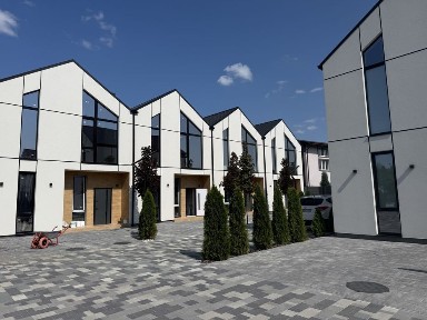 Продам таунхаус метро Осокорки. Властник