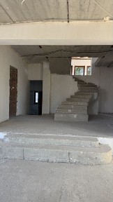В продаже 10 соток и коробка дома Совиньон