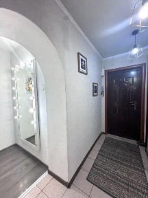 Продається велика двокімнатна квартира. Відінська.