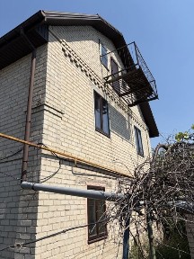 Продам 2 поверховий будинок