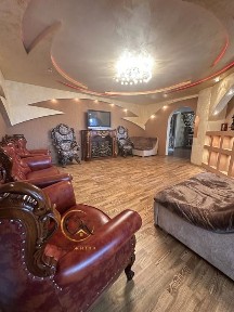 Продаж дворівневої квартири в центрі міста