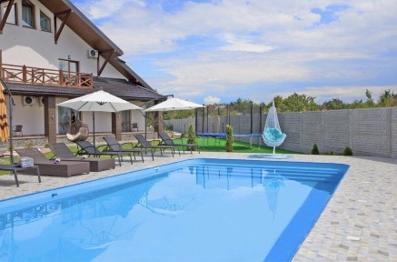 Готель з бассейном, готовий бізнес, термальні джерела.