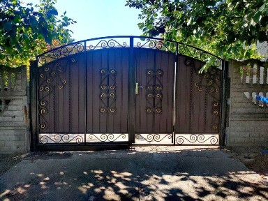 Продається будинок в смт Нововоронцовка