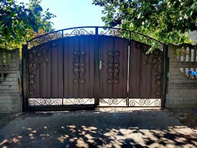 Продається будинок в смт Нововоронцовка