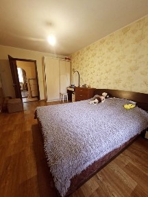 Продам 2-х кімнатну квартиру з меблями та технікою, роздільні кімнат