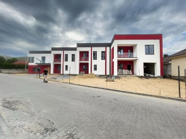 Продам кутовий котедж з міськими мережами!