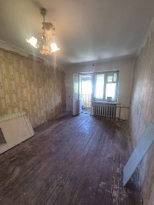 Продам 2-х кімнатну квартиру під ремонт